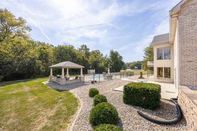 71 Josiah Lane, Millstadt, IL 62260