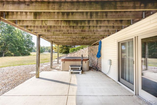 71 Josiah Lane, Millstadt, IL 62260