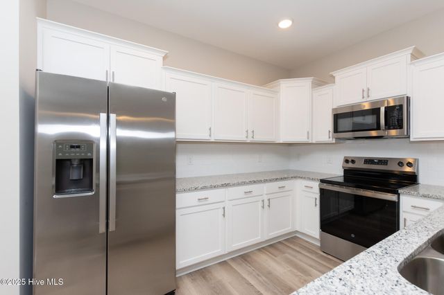 190 Coastline Circle, Swansboro, NC 28584