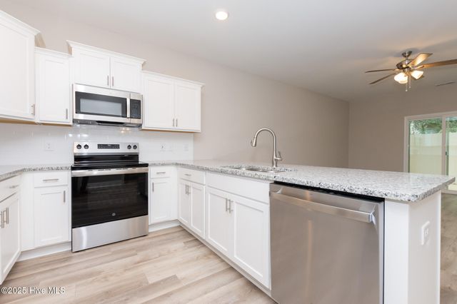 190 Coastline Circle, Swansboro, NC 28584
