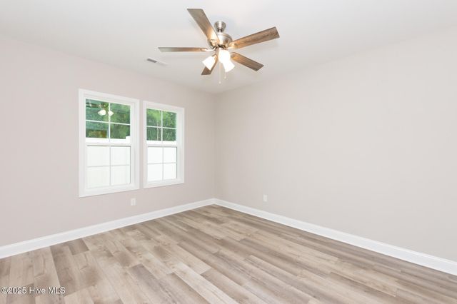 190 Coastline Circle, Swansboro, NC 28584