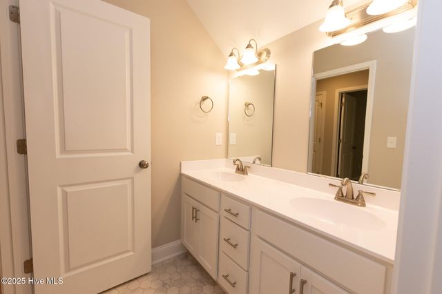 190 Coastline Circle, Swansboro, NC 28584