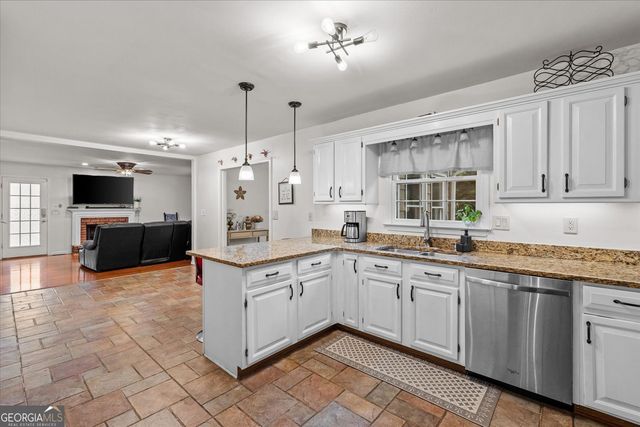 327 Swan Drive, Hiram, GA 30141