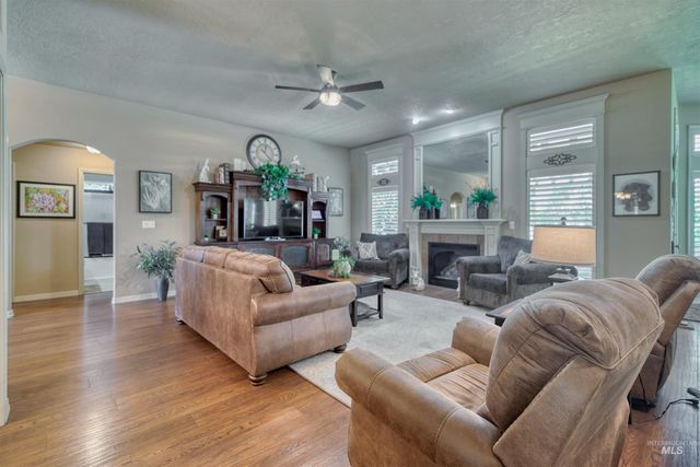 584 W Welch, Meridian, ID 83646
