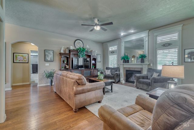 584 W Welch, Meridian, ID 83646