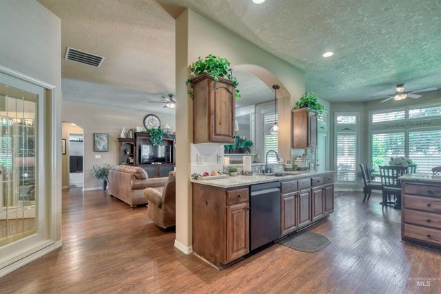 584 W Welch, Meridian, ID 83646