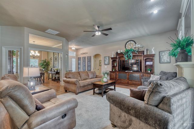 584 W Welch, Meridian, ID 83646