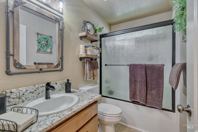 584 W Welch, Meridian, ID 83646