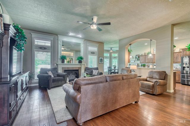 584 W Welch, Meridian, ID 83646