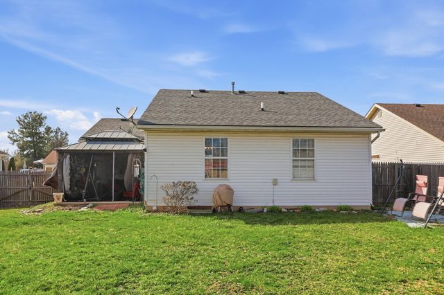 105 Charmac Road, Versailles, KY 40383