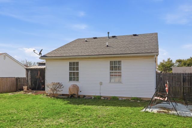 105 Charmac Road, Versailles, KY 40383