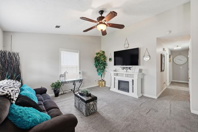 105 Charmac Road, Versailles, KY 40383