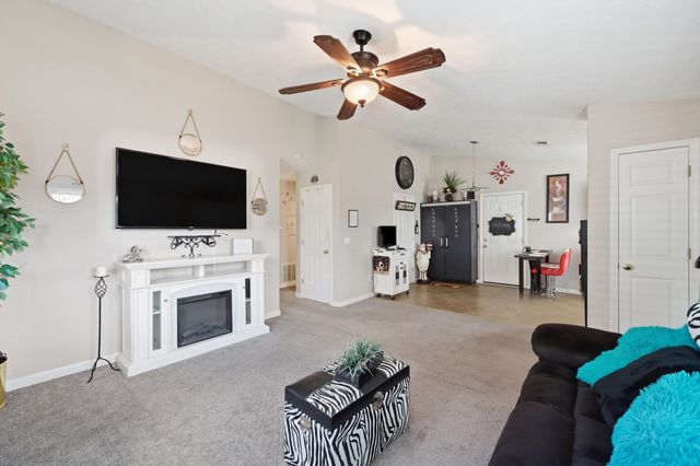 105 Charmac Road, Versailles, KY 40383