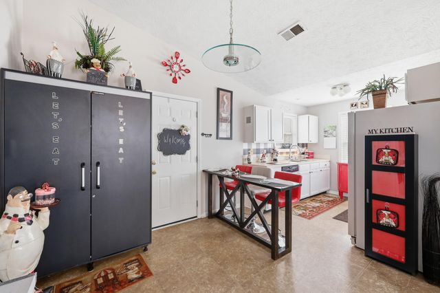 105 Charmac Road, Versailles, KY 40383