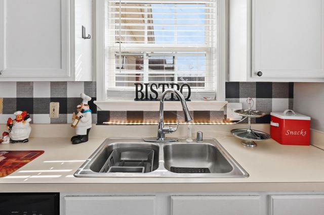 105 Charmac Road, Versailles, KY 40383