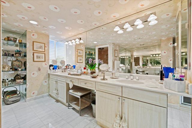 100 Lakeshore Drive 258, North Palm Beach, FL 33408