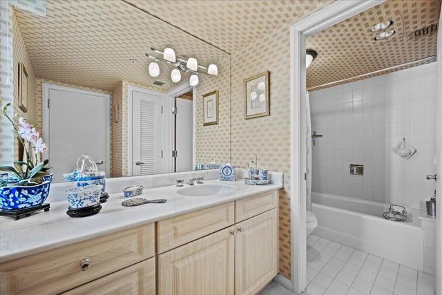 100 Lakeshore Drive 258, North Palm Beach, FL 33408