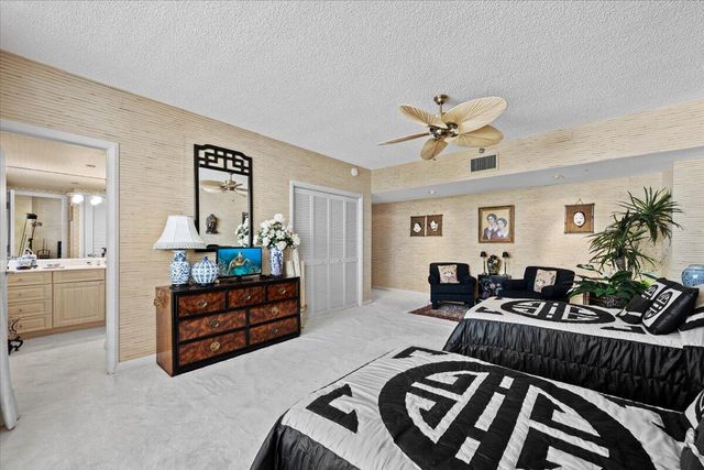 100 Lakeshore Drive 258, North Palm Beach, FL 33408