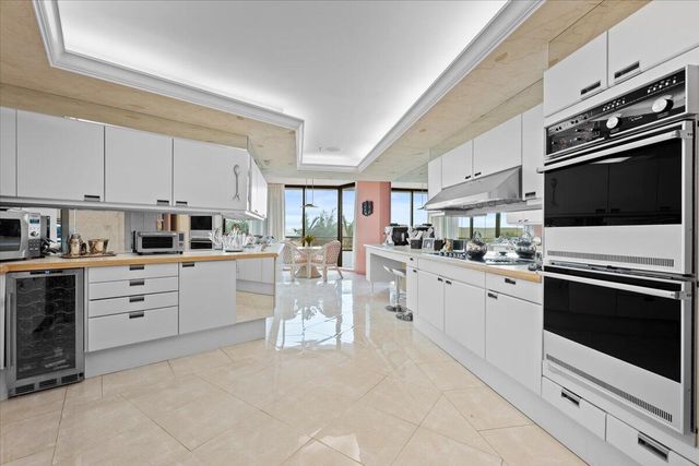100 Lakeshore Drive 258, North Palm Beach, FL 33408