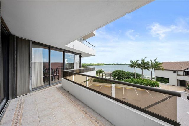 100 Lakeshore Drive 258, North Palm Beach, FL 33408