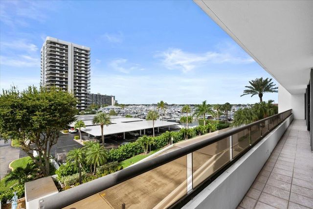 100 Lakeshore Drive 258, North Palm Beach, FL 33408