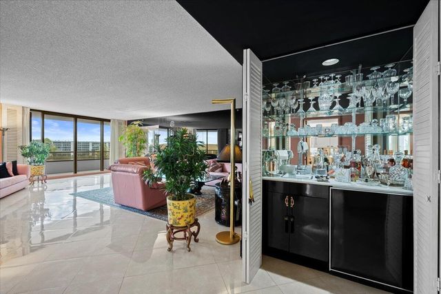 100 Lakeshore Drive 258, North Palm Beach, FL 33408