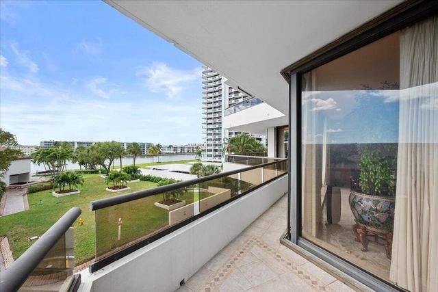 100 Lakeshore Drive 258, North Palm Beach, FL 33408