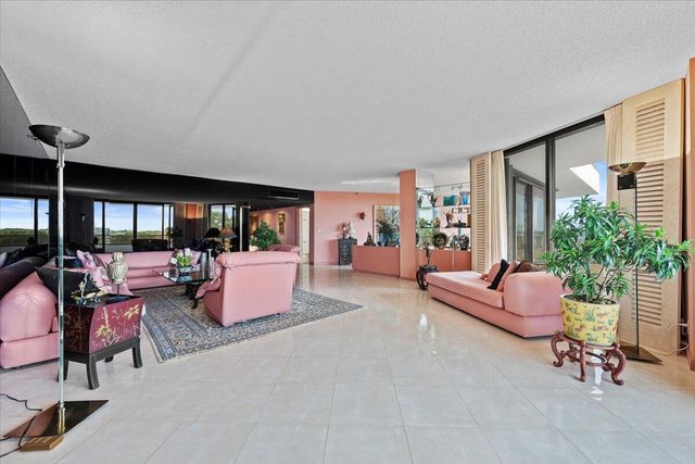 100 Lakeshore Drive 258, North Palm Beach, FL 33408