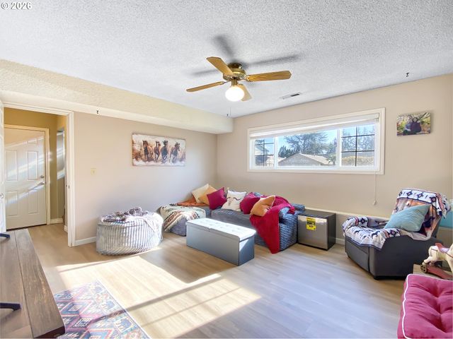 3877 Ne 3RD St, Gresham, OR 97030