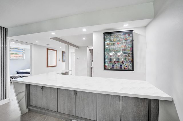 9410 N Hollybrook Lake Drive, Pembroke Pines, FL 33025