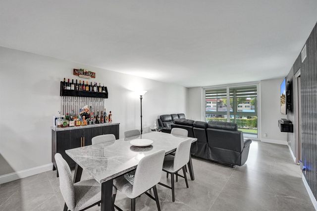 9410 N Hollybrook Lake Drive, Pembroke Pines, FL 33025
