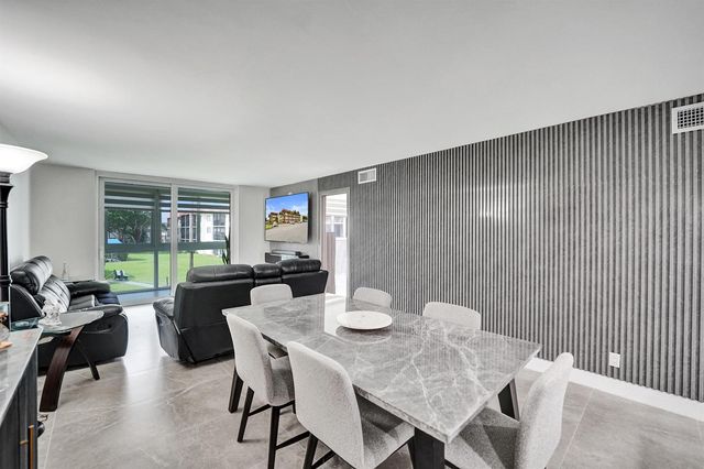 9410 N Hollybrook Lake Drive, Pembroke Pines, FL 33025