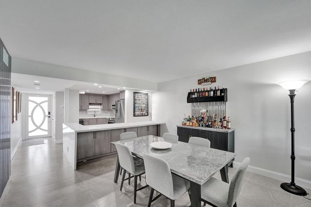 9410 N Hollybrook Lake Drive, Pembroke Pines, FL 33025