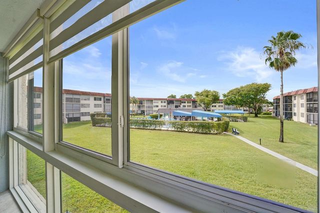 9410 N Hollybrook Lake Drive, Pembroke Pines, FL 33025