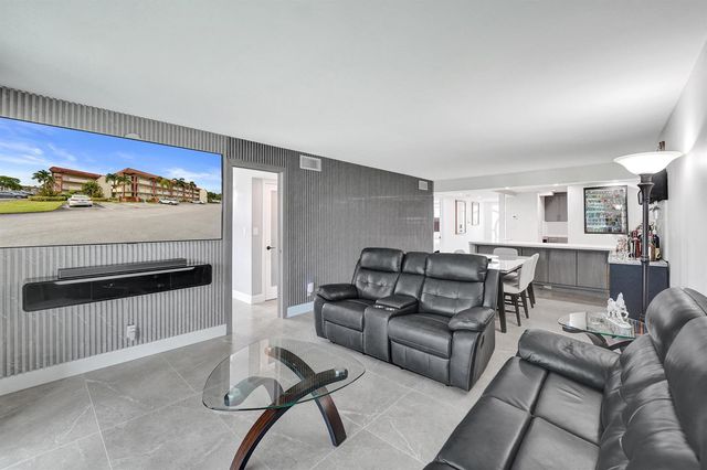 9410 N Hollybrook Lake Drive, Pembroke Pines, FL 33025