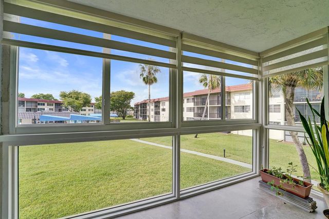 9410 N Hollybrook Lake Drive, Pembroke Pines, FL 33025