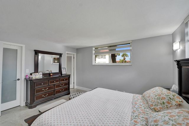 9410 N Hollybrook Lake Drive, Pembroke Pines, FL 33025