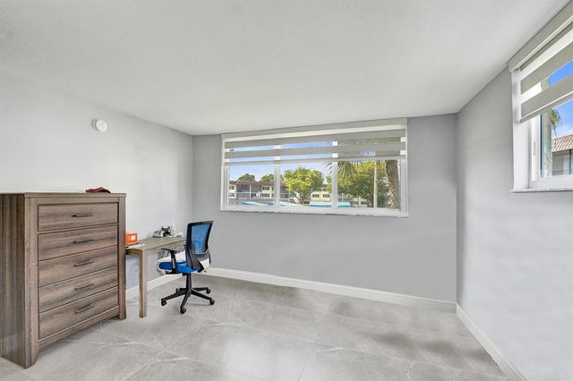 9410 N Hollybrook Lake Drive, Pembroke Pines, FL 33025
