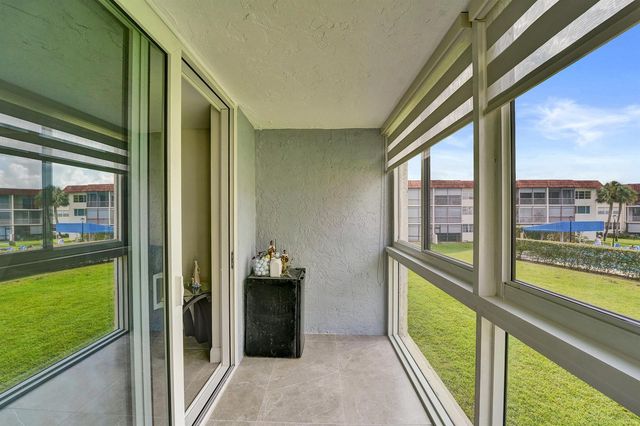 9410 N Hollybrook Lake Drive, Pembroke Pines, FL 33025