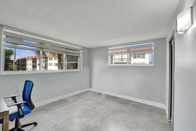9410 N Hollybrook Lake Drive, Pembroke Pines, FL 33025