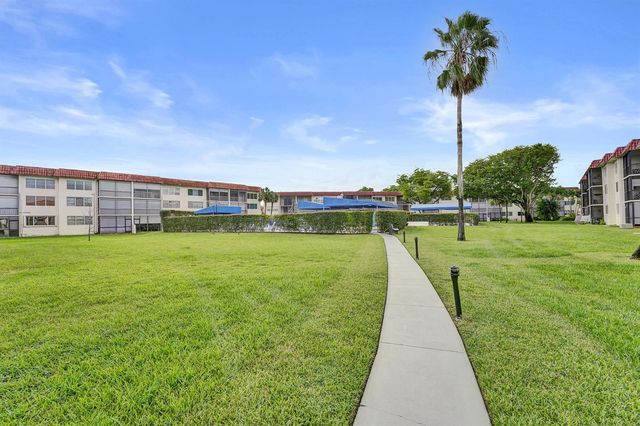 9410 N Hollybrook Lake Drive, Pembroke Pines, FL 33025