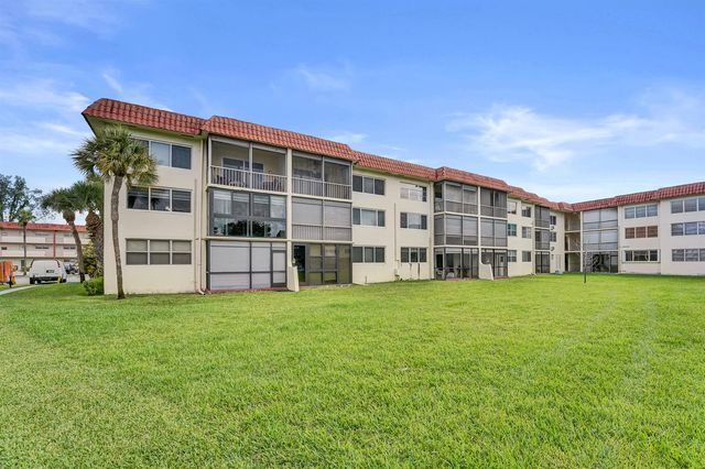 9410 N Hollybrook Lake Drive, Pembroke Pines, FL 33025
