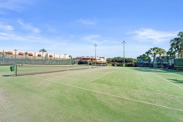 9410 N Hollybrook Lake Drive, Pembroke Pines, FL 33025