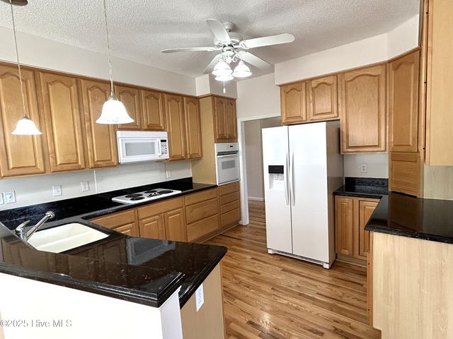 4921 Crosswinds Drive, Wilmington, NC 28409