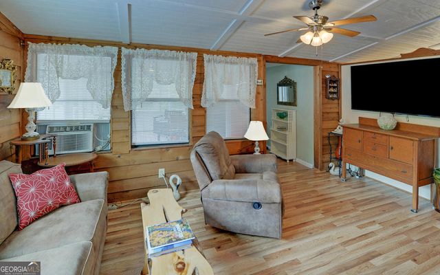 76 Periwinkle Lane, Cleveland, GA 30528