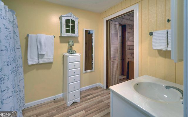 76 Periwinkle Lane, Cleveland, GA 30528