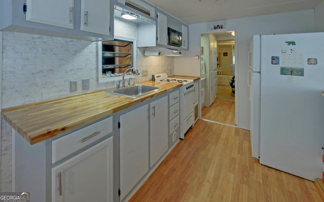 76 Periwinkle Lane, Cleveland, GA 30528