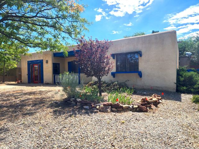 3320 Camino Prado Vis, Santa Fe, NM 87507