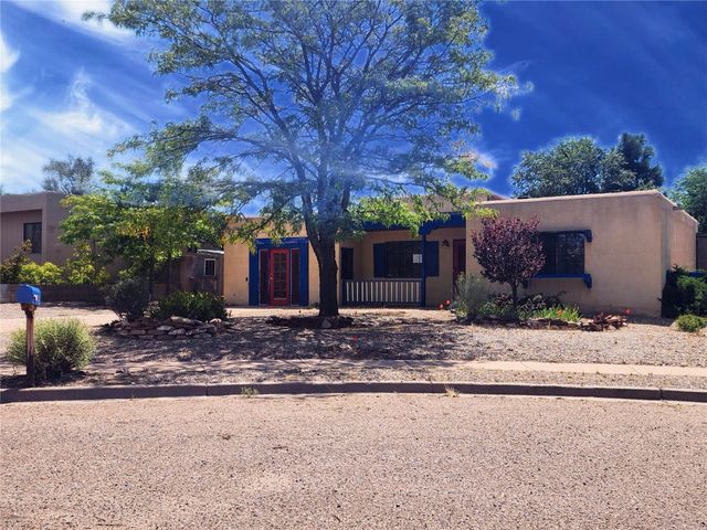 3320 Camino Prado Vis, Santa Fe, NM 87507
