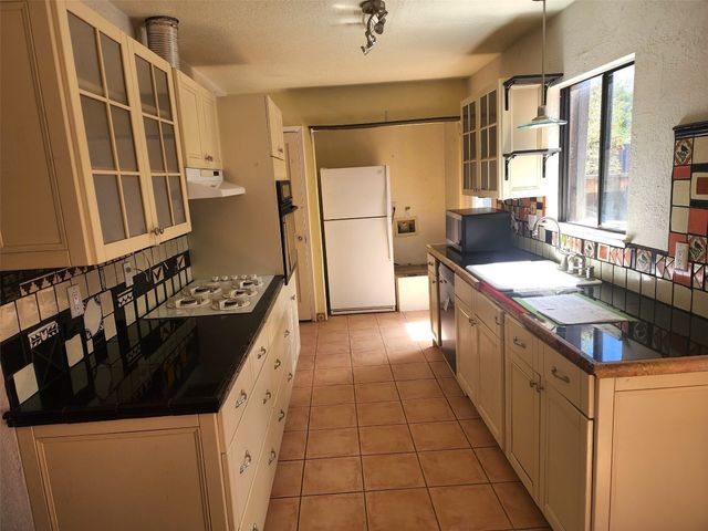 3320 Camino Prado Vis, Santa Fe, NM 87507